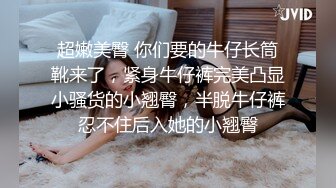 -性感的美女被3男高价钱约到公寓啪啪 3P玩得很爽