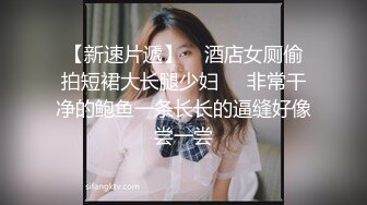 淫欲反差小可爱白白嫩嫩的小loli 萌萌的外表下是个小反差婊，白虎小嫩穴被哥哥后入骑操，过膝白丝美腿太诱人！