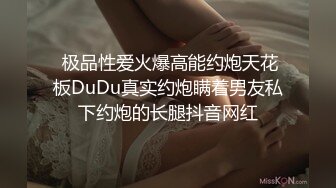 商场女厕近距离偷窥 眼镜美女的多毛小嫩鲍