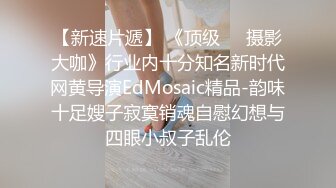 清纯系萝莉兼职学生妹酒店约操，扒掉衣服张开双腿揉搓阴蒂，跪着翘起屁股小穴清晰可见，大屌一下顶入进出爆操水声哗哗